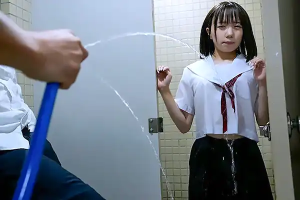 学校でイジメられてる不幸なJKが…フェラご奉仕を求められて屈する 日向由奈