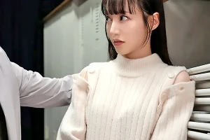 美少女アイドルが昔レイプされたプロデューサーと再会。倉庫で手マンされて震え出す 石田佳蓮