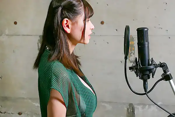 高山響歌 Hカップ巨乳のシンガーソングライターがAV降臨！美少女が激ピスに美声を響かせてイキ狂う