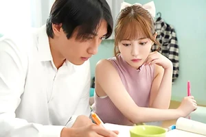 可愛くて色っぽい家庭教師が教え子を誘惑！激しい正常位ピストンでイキまくる 小野六花