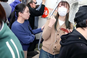 自分が痴漢されるとは思っていなかった熟女妻が…デカ尻を揉まれてパンツを濡らす！