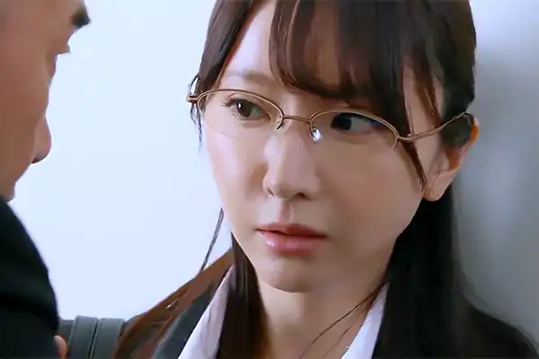 夫の浮気がきっかけで秘書として働き出した美人妻–社長の激しいベロキスで理性が狂う 新妻ゆうか