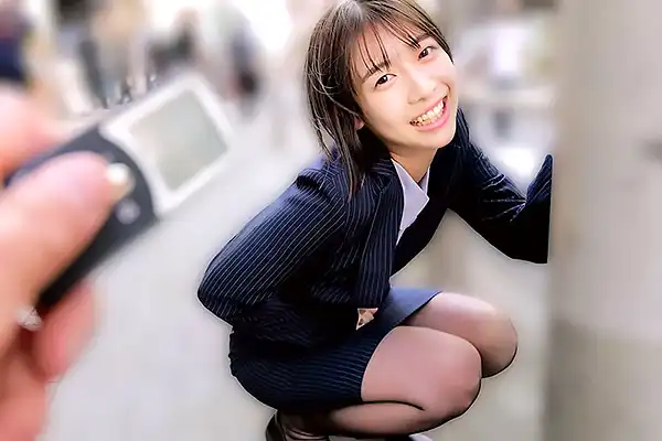 バレたら終わりの場所でリモコンバイブが作動！スーツ姿のOLが快楽に溺れる Post155