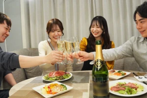 隣人夫婦NTR ～ドアでつながれた2つの部屋〈コネクティングルーム〉に宿泊した2組の夫婦～ 天馬ゆい 結城のの