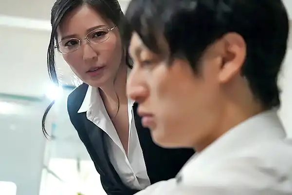 新人のNTR復讐が人妻を巻き込む–上司への恨みを晴らすように唇を奪い巨乳を弄ぶ 椎名ゆな