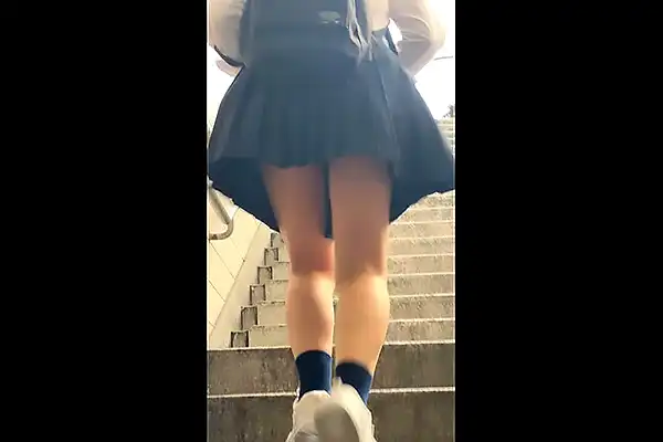 電車痴漢した制服女子をお持ち帰りして…ゴム無しのまま輪姦する！ Post155