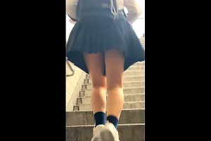 電車痴漢した制服女子をお持ち帰りして…ゴム無しのまま輪姦する！