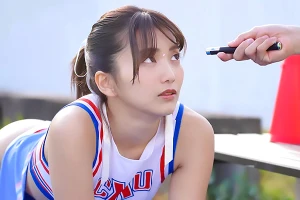 想いを寄せるチアリーダーを催眠光線で支配！野外で全裸になるように命令する 星乃莉子