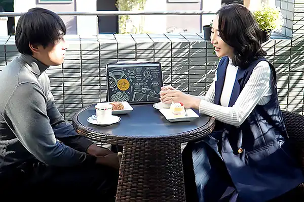 年下くんに本気の口技…出会い系で出会った美熟女がねっとりフェラご奉仕 瀬尾礼子