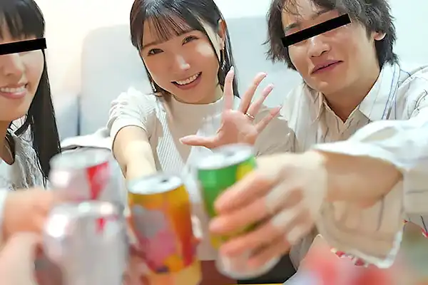 年下の大学生に責められた美人妻！激しい手マンで足ガクガク絶頂