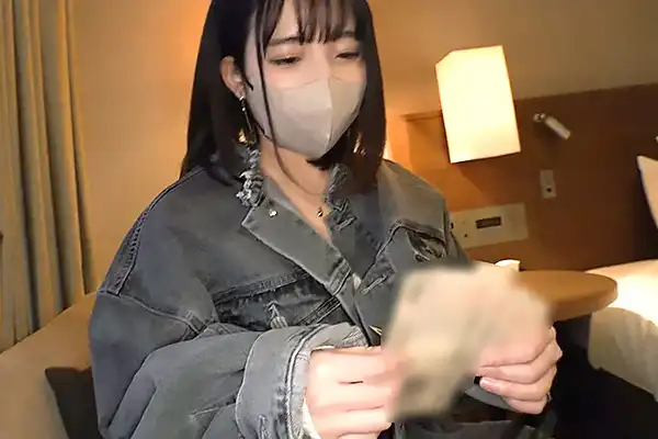 路上で待ち伏せしていた巨乳美女をゲット！敏感ボディを突き上げ中出し絶頂 甘井くるみ