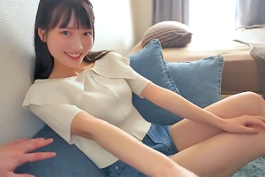笑顔いっぱいの美少女とデートして自宅に誘われる。照れる彼女とイチャラブハメ撮りSEX 榊原萌