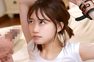 可愛くて巨乳の姪っ子を拘束！生意気なJKにデカマラをしゃぶらせる 安達夕莉