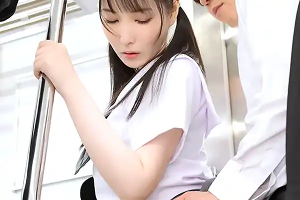 通学電車で痴漢させてくれたクラスの女子。スリル満点の立ちバックで中出し 香水じゅん Post155