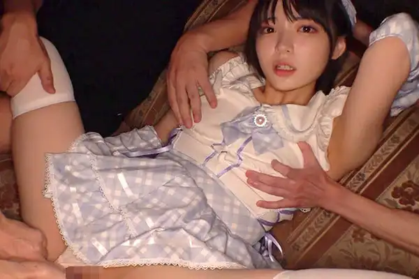 清楚系アイドルが撮影会でオフパコ枕営業！生ハメ潮吹き絶頂セックス 虹村ゆみ