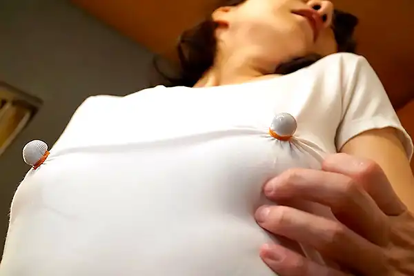 アプリで出会った熟女のデカ乳首を…おもちゃでじっくり性感開発！ 瀬尾礼子 Post155