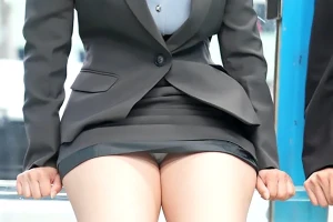 【マジックミラー号】女上司と部下が混浴体験–パンチラにドキドキが止まらない