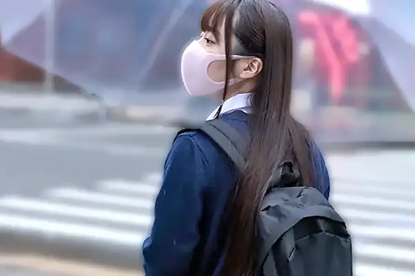 制服のミニマム女子の自宅を特定–自室でオナニーに耽る姿をこっそり盗撮する