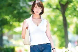 成宮咲子 極上のGカップ巨乳をもつ四十路妻がAVデビュー！夫には見せないド淫乱な姿になって中出し