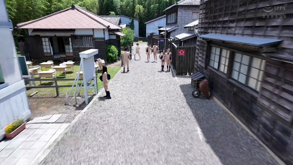 全裸通学の村 平然と学生生活を謳歌する一人の女子生徒を丸裸にするべく、記者として僕は密着した。 乙アリス Post