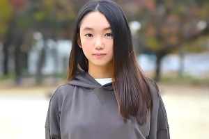 戸田美々香 工場で事務員をしている化粧っけのないお姉さん。地味女子が淫乱メスに豹変してハード3P