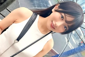 karin 愛くるしい小動物系の美少女をハメ撮り！パイパンマンコをゴム無しで激ピストンして中出し