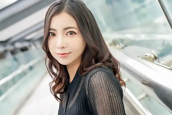【シロウトTV】32歳美人インフルエンサーの初撮影！モテオーラ漂う敏感ボディが快感に震えるAV体験