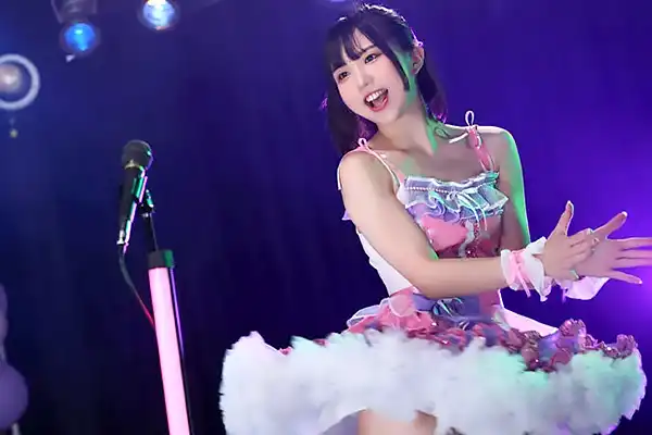 童顔アイドルが衝撃のAVデビュー！ステージ衣装のままピストン快楽に溺れる 斎藤かさね Post155