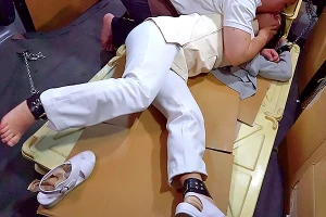 昼休み中のむっちり美女に声をかける–弁当屋の配送者に無理やり引き込んで拘束