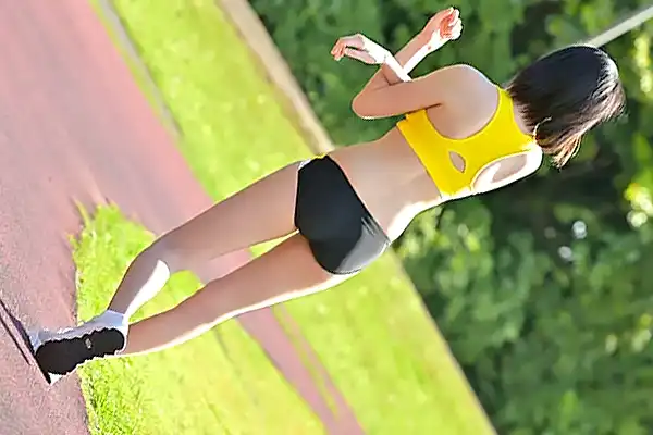 陸上アスリート女子大生がAVデビュー–高身長ボディをじっくりと愛撫していく 夏目まこ