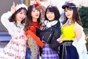 小悪魔女子4人がM男をホテルに呼んでハーレム5P。ペニバンでアナルを犯され痴女られる