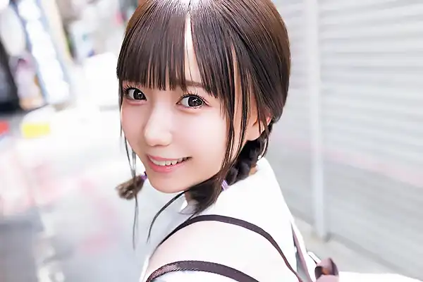 美少女とおじさんが修学旅行デート！夜は濃厚クンニ責めで喘ぐ 日向由奈