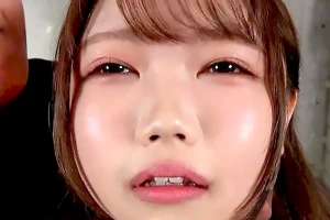 信頼があるから出来るハードな首絞めプレイ！頸動脈を押さえられた美女がイキかける