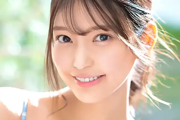 美少女がAVで秘めたエロさを大解放！激しい騎乗位で美乳を揺らしながら突きまくる 倉木華
