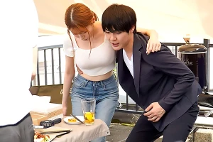 会社のBBQパーティーで酔い潰れた人妻OL–NTR狙いの男に服を脱がされてしまう 笹倉彩