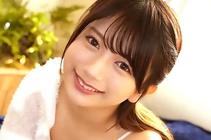 奇跡のルックスに釘付け！美少女が両手でチンポを握ってフェラしまくる 北岡果林