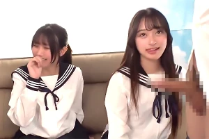 修学旅行中の美少女JKペアをゲット！デカチンをフェラさせて4Pでアオハルまんこを犯す