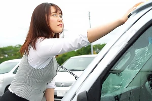 新垣智江 車を洗車中に野外で襲われてしまうGカップ爆乳おっぱいの激カワ不動産レディ