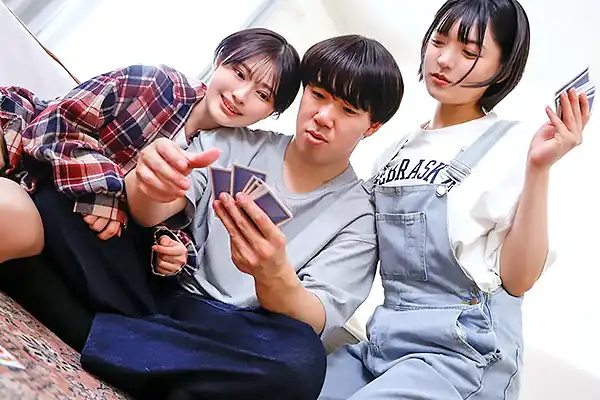 性に目覚めたボーイッシュ美少女2人が…幼馴染を乳首責めしてフェラ開始 小松本果 虹村ゆみ