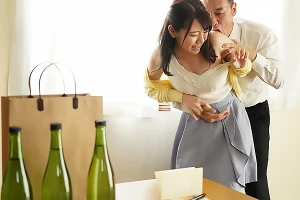 安みなみ 夫の上司に迫られNTRレイプされてしまう美人妻。ハードピストンされザーメンぶっかけ