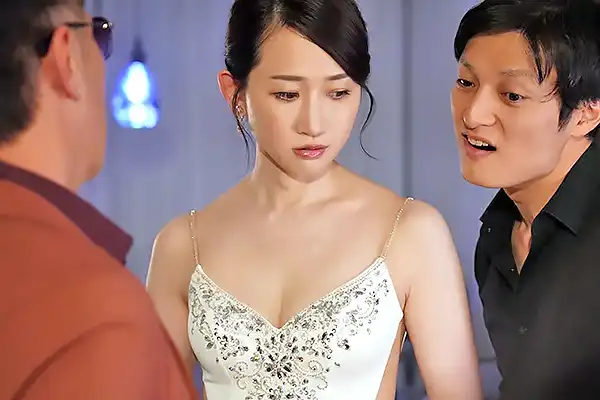 高級クラブの人妻ママが借金取りに脅されて…パンツ越しに愛撫されて悶える！ 水戸かな Post155