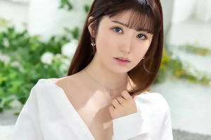 清水ひな 秋田美人な箱入り娘がAVデビュー！生ハメピストンでザーメンをたっぷり中出し