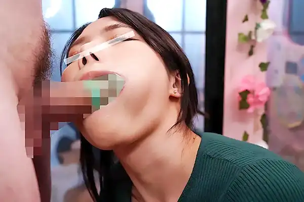 【マジックミラー号】お口でゴム装着に挑む美人妻！見知らぬ男のデカマラを咥える Post155