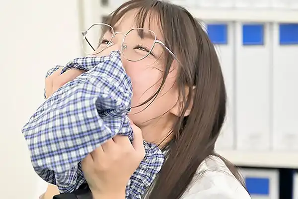 オフィスで痴女化した女上司！いやらしく部下の足を舐め尽くす 八木奈々 Post155