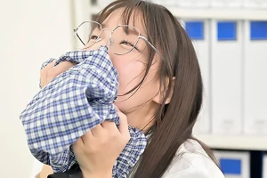 オフィスで痴女化した女上司！いやらしく部下の足を舐め尽くす 八木奈々