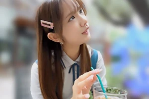 裏P活アイドル卵いおりちゃんが撮られ恥じらい爆発！ゴムなしが気持ちい…神ファンサ生ハメ→パパ専用マ●コに中出し＆即2回戦