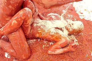 ミートソースまみれの美女に粉チーズをまぶす！異常な中出しセックスがヤバすぎた 涼花くるみ