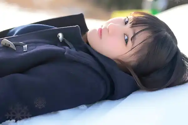 Aカップのちっぱい女子がAVデビュー！華奢ボディに密着して激ピストン