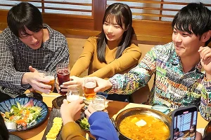 サークルの新歓コンパに参加した可愛い女子大生–酔わされて輪姦のターゲットにされてしまう 三浜唯