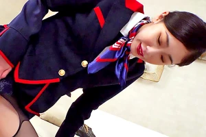 スタイル抜群な美人キャビンアテンダント！黒パンストの蒸れた香りを顔騎で堪能する